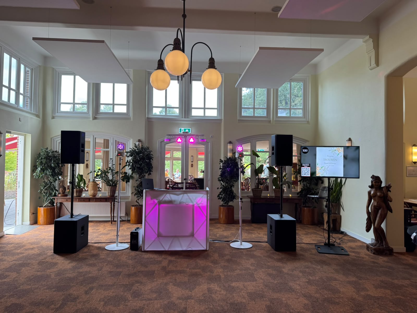 Wedding in a bright venue
